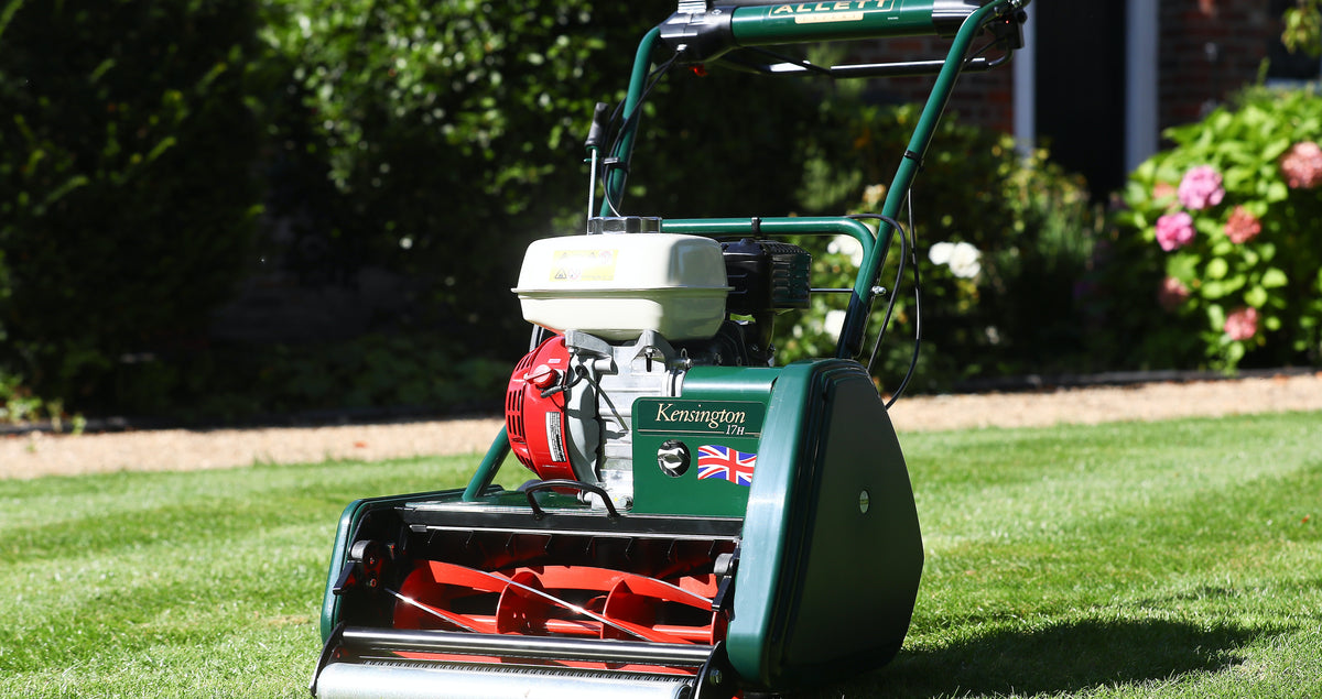 Should I be mowing my lawn during a heatwave?
